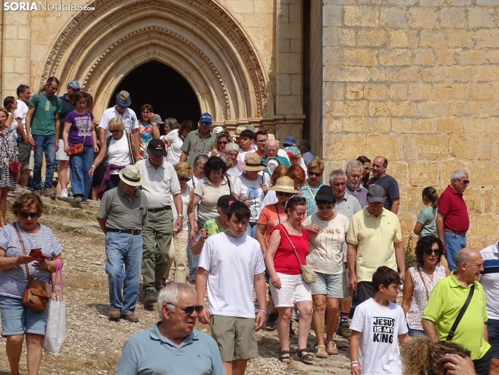 Una imagen de la romería y del entorno del paraje de San Bartolomé, en el cañón del río Lobos. /PC