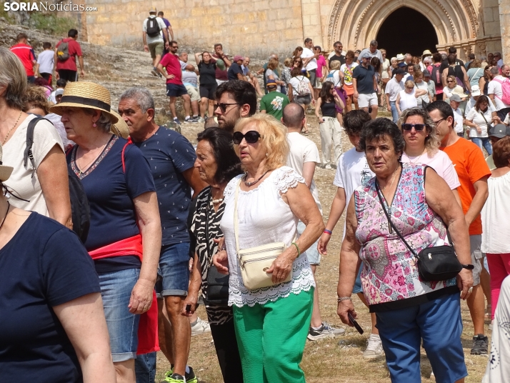 Una imagen de la romería y del entorno del paraje de San Bartolomé, en el cañón del río Lobos. /PC
