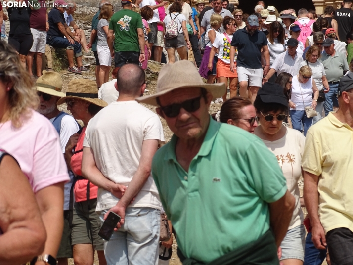 Una imagen de la romería y del entorno del paraje de San Bartolomé, en el cañón del río Lobos. /PC