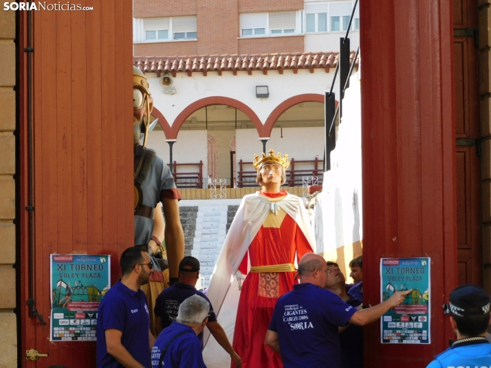 Gigantes y cabezudos 2025 en Soria