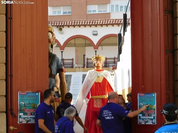 Gigantes y cabezudos 2025 en Soria
