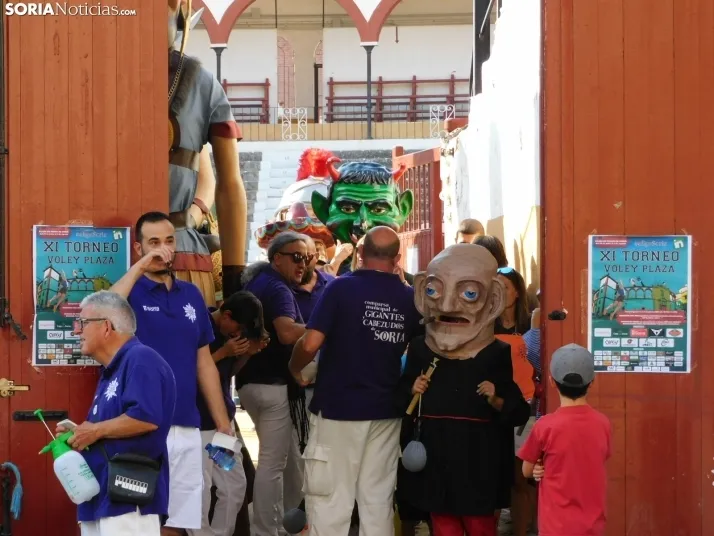 Gigantes y cabezudos 2025 en Soria
