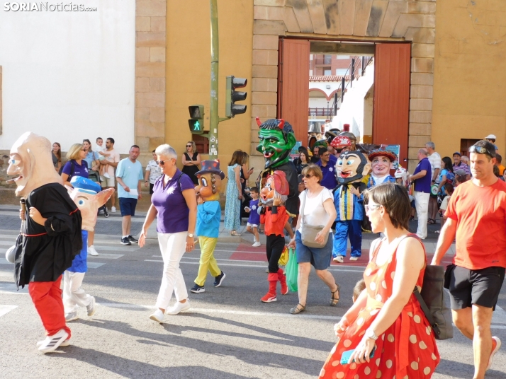 Gigantes y cabezudos 2025 en Soria