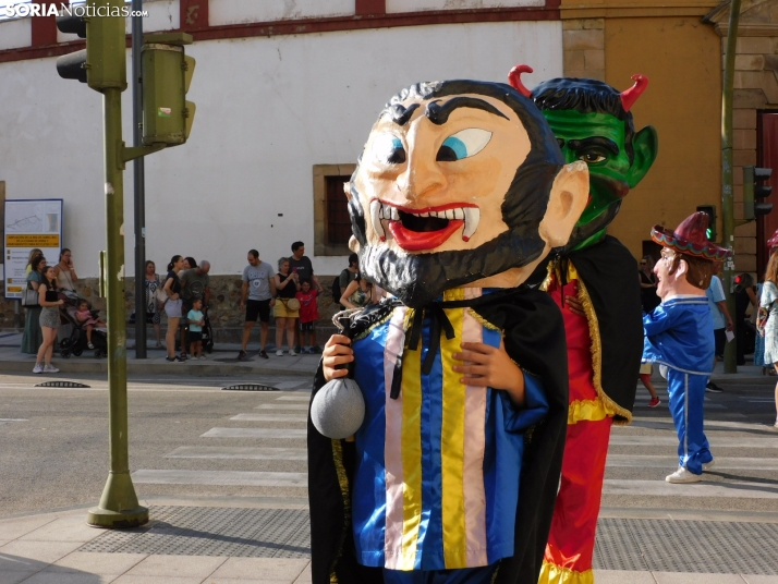 Gigantes y cabezudos 2025 en Soria