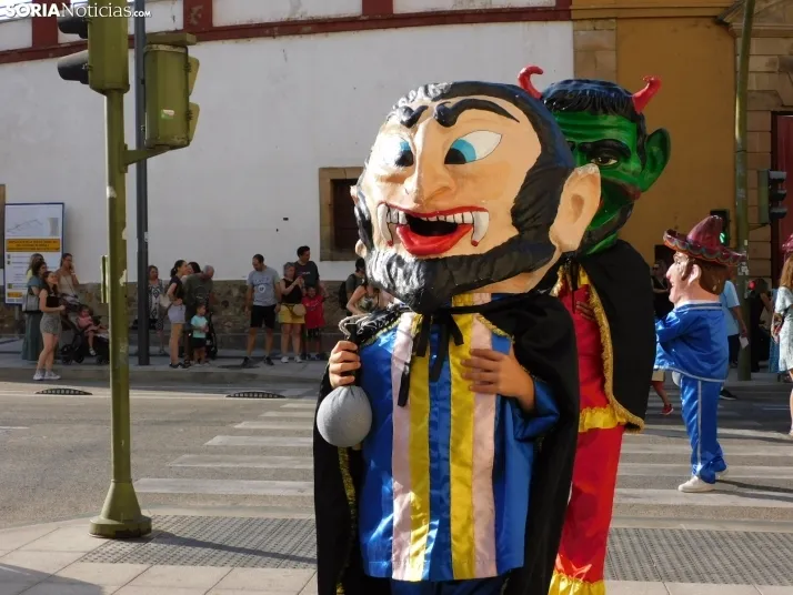 Gigantes y cabezudos 2025 en Soria