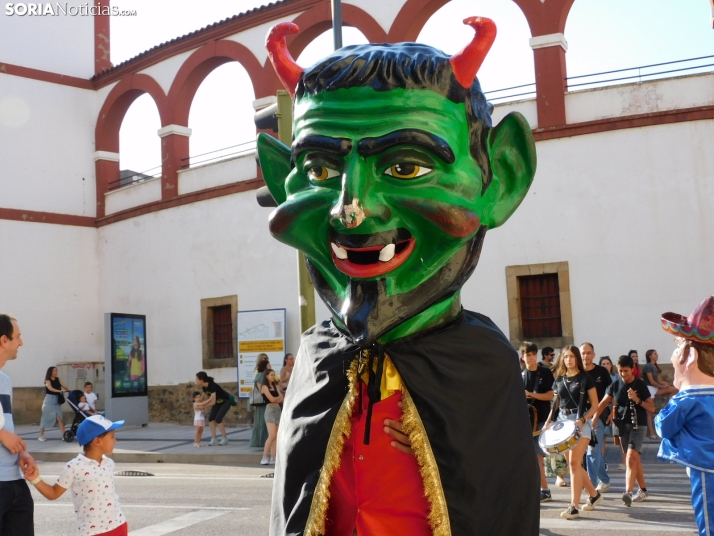 Gigantes y cabezudos 2025 en Soria