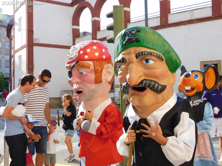 Gigantes y cabezudos 2025 en Soria