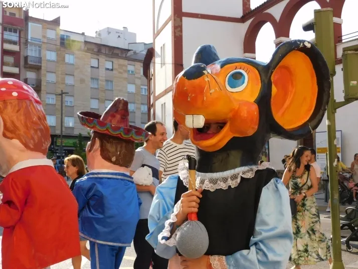 Gigantes y cabezudos 2025 en Soria