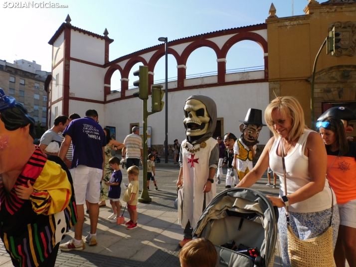Gigantes y cabezudos 2025 en Soria