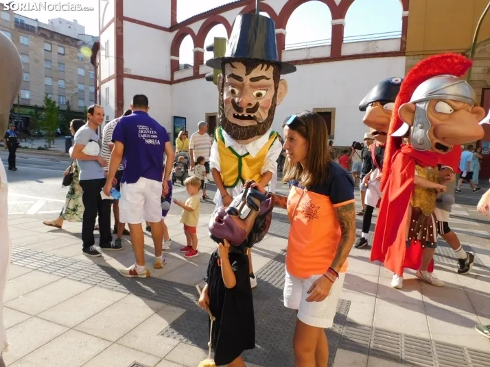 Gigantes y cabezudos 2025 en Soria