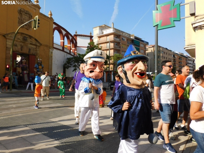 Gigantes y cabezudos 2025 en Soria