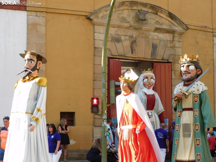 Gigantes y cabezudos 2025 en Soria