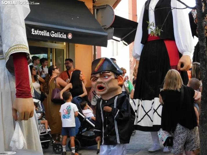 Gigantes y cabezudos 2025 en Soria
