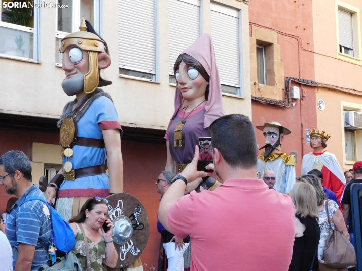 Gigantes y cabezudos 2025 en Soria
