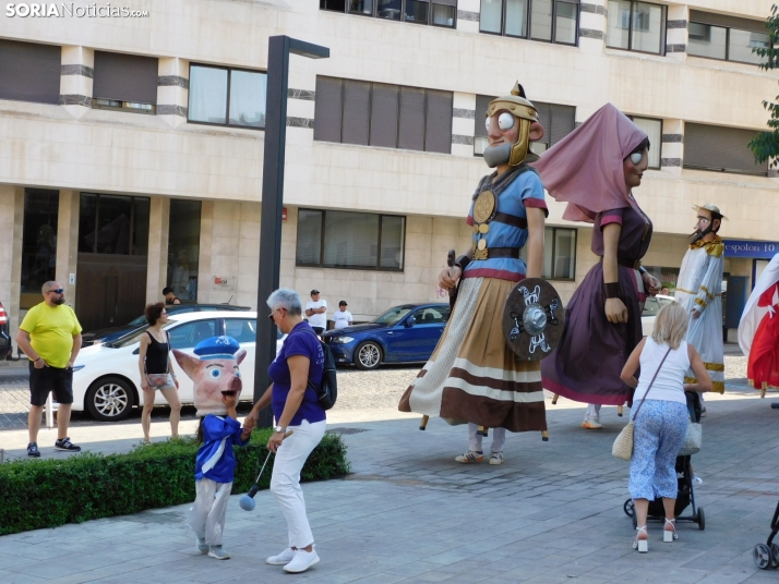 Gigantes y cabezudos 2025 en Soria
