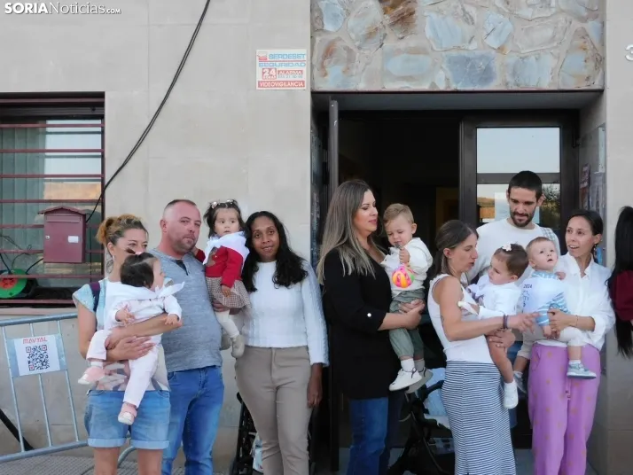 EN FOTOS | Golmayo da la bienvenida a los nacidos en 2024 con la entrega del pa&ntilde;uelo