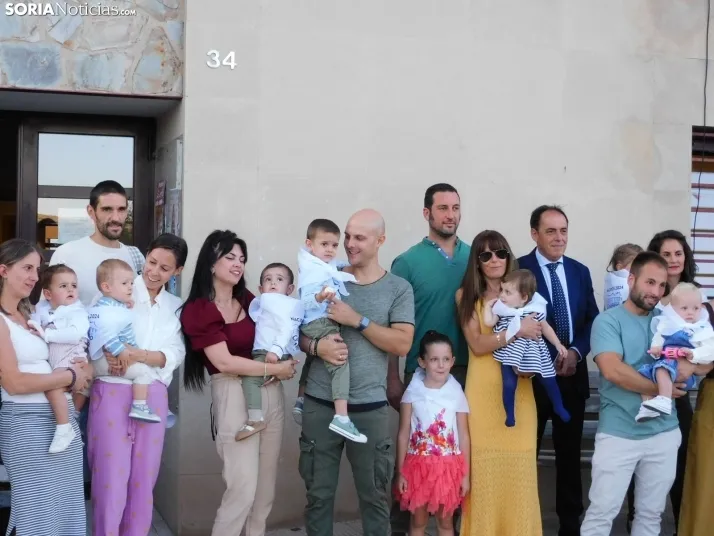 EN FOTOS | Golmayo da la bienvenida a los nacidos en 2024 con la entrega del pa&ntilde;uelo
