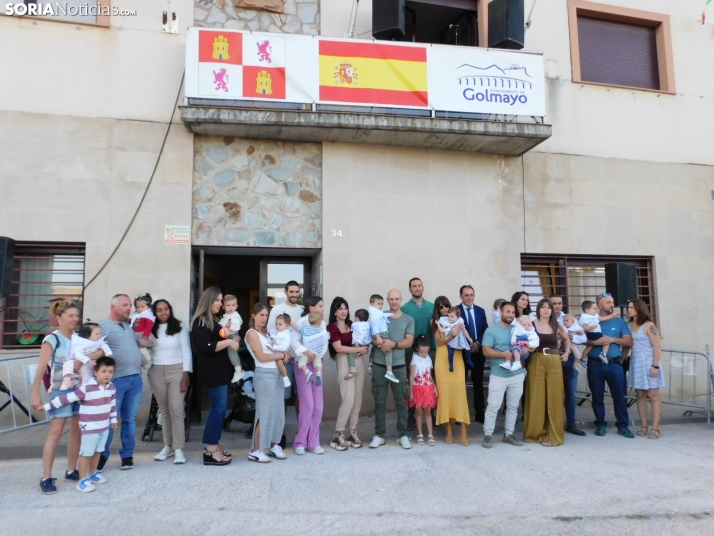 EN FOTOS | Golmayo da la bienvenida a los nacidos en 2024 con la entrega del pa&ntilde;uelo
