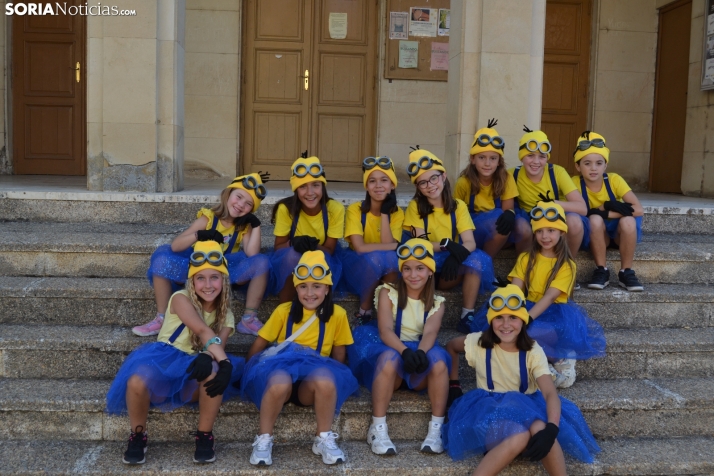 En im&aacute;genes: Tardelcuende celebra sus fiestas de la Juventud con una charanga de disfraces
