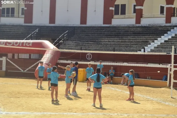 En im&aacute;genes: Las finales del V&oacute;ley Plaza empiezan con los m&aacute;s peque&ntilde;os