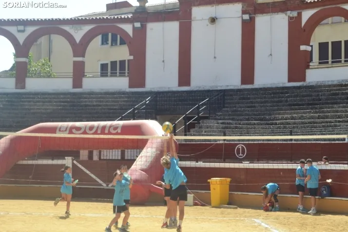 En im&aacute;genes: Las finales del V&oacute;ley Plaza empiezan con los m&aacute;s peque&ntilde;os