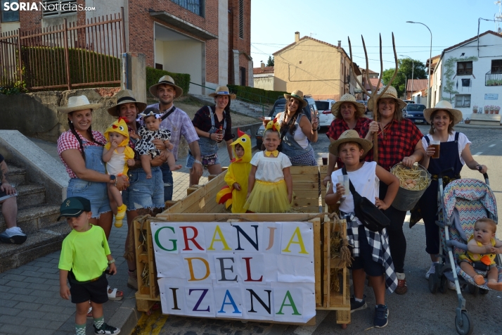 En im&aacute;genes: Tardelcuende celebra sus fiestas de la Juventud con una charanga de disfraces