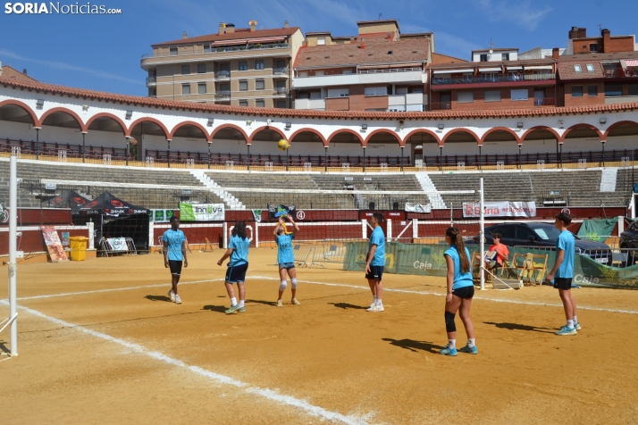En im&aacute;genes: Las finales del V&oacute;ley Plaza empiezan con los m&aacute;s peque&ntilde;os