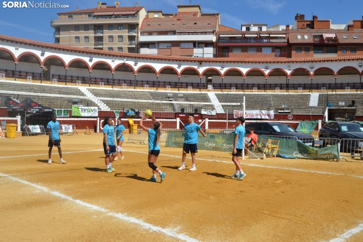 En im&aacute;genes: Las finales del V&oacute;ley Plaza empiezan con los m&aacute;s peque&ntilde;os