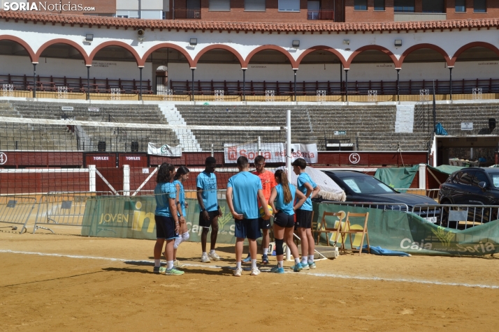 En im&aacute;genes: Las finales del V&oacute;ley Plaza empiezan con los m&aacute;s peque&ntilde;os