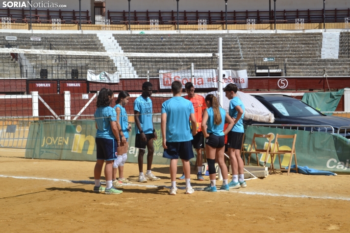 En im&aacute;genes: Las finales del V&oacute;ley Plaza empiezan con los m&aacute;s peque&ntilde;os