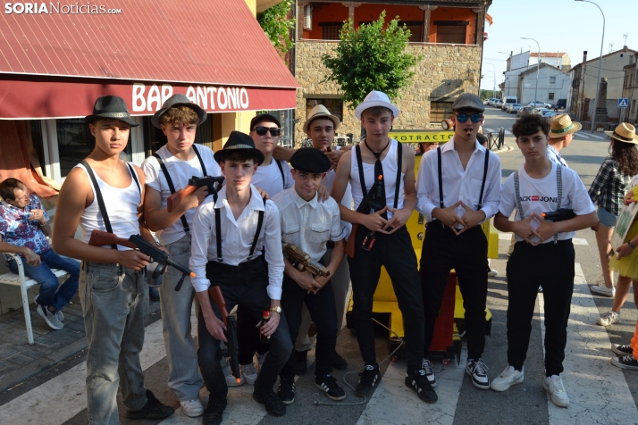 En im&aacute;genes: Tardelcuende celebra sus fiestas de la Juventud con una charanga de disfraces