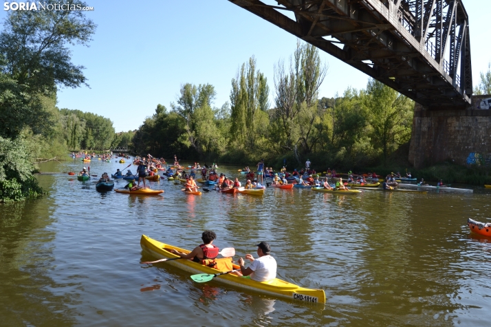 En im&aacute;genes: Cientos de pirag&uuml;istas surcan las aguas del Duero en la XXII edici&oacute;n de su Tra