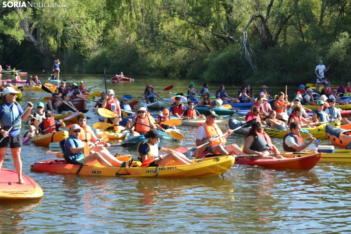 En im&aacute;genes: Cientos de pirag&uuml;istas surcan las aguas del Duero en la XXII edici&oacute;n de su Tra