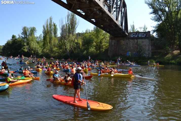 En im&aacute;genes: Cientos de pirag&uuml;istas surcan las aguas del Duero en la XXII edici&oacute;n de su Tra