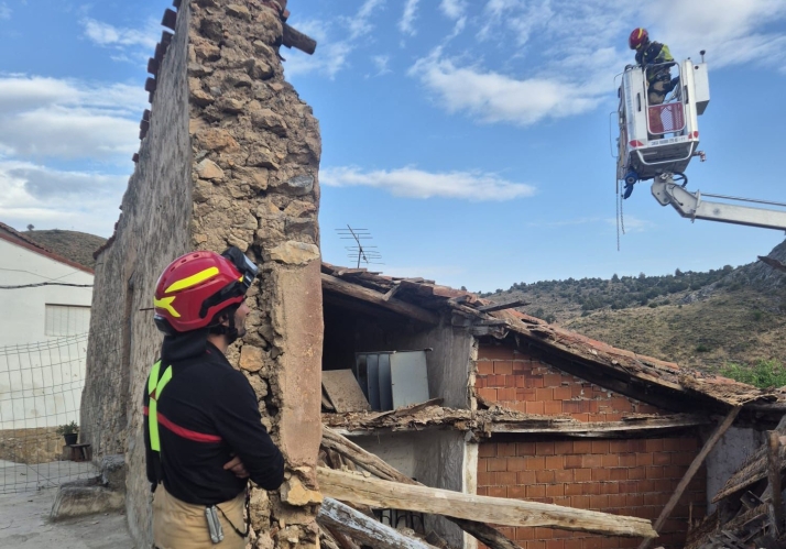 El derrumbe de una vivienda en Ciria obliga a la rápida actuación de los bomberos