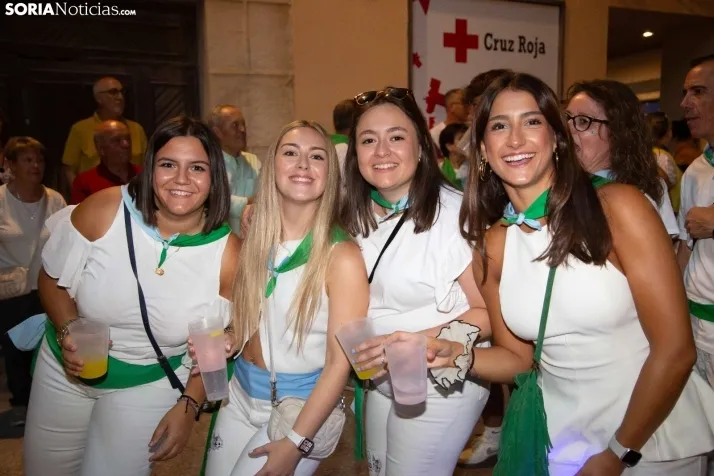 Desfile de las peñas en El Burgo 2025 