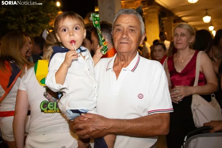 Desfile de las peñas en El Burgo 2025 