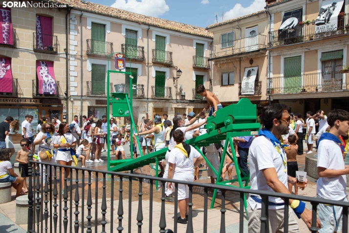 El Burgo se refresca con sus cucañas