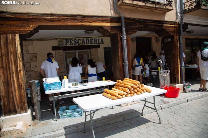 El Burgo se refresca con sus cucañas