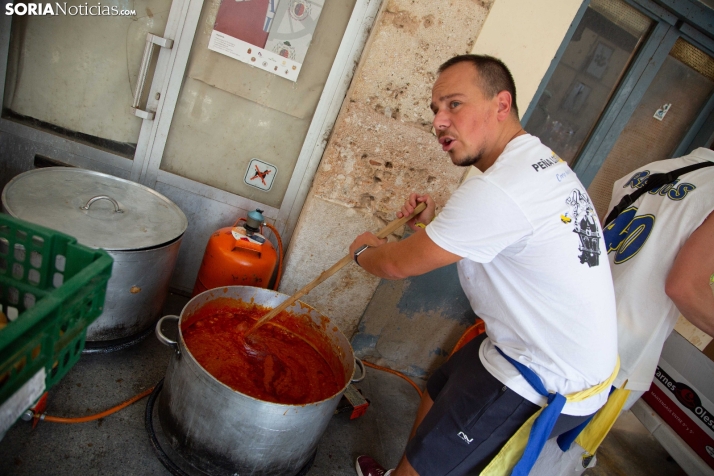 El Burgo se refresca con sus cucañas