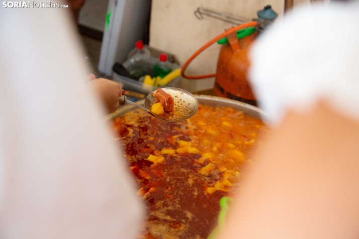 El Burgo se refresca con sus cucañas
