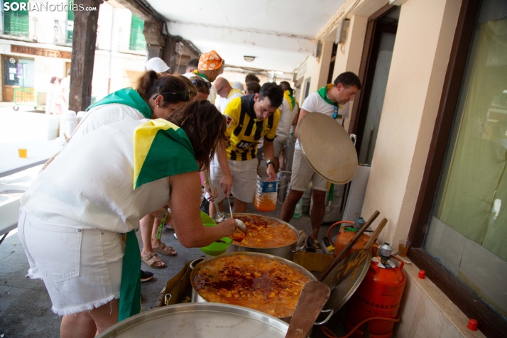 El Burgo se refresca con sus cucañas