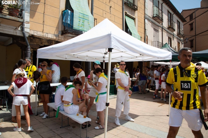 El Burgo se refresca con sus cucañas