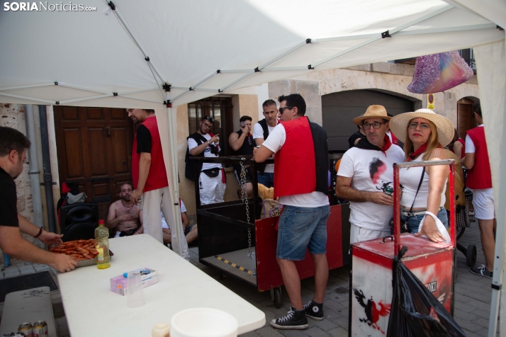 El Burgo se refresca con sus cucañas