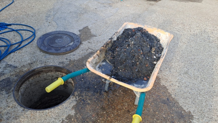 Restos extraídos del alcantarillado municipal por una empresa privada y Christopher Bravo. Imágenes cedidas por Christopher Bravo.