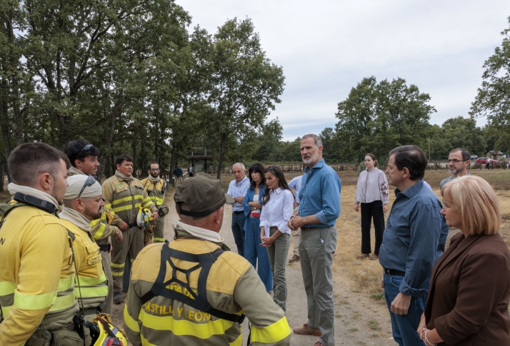Los Reyes y Mañueco visitan las zonas afectadas por los incendios en Zamora