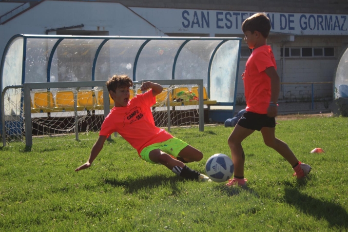 Casi un centenar de niños despiden la segunda edición del Campus de Fútbol de San Esteban de Gormaz