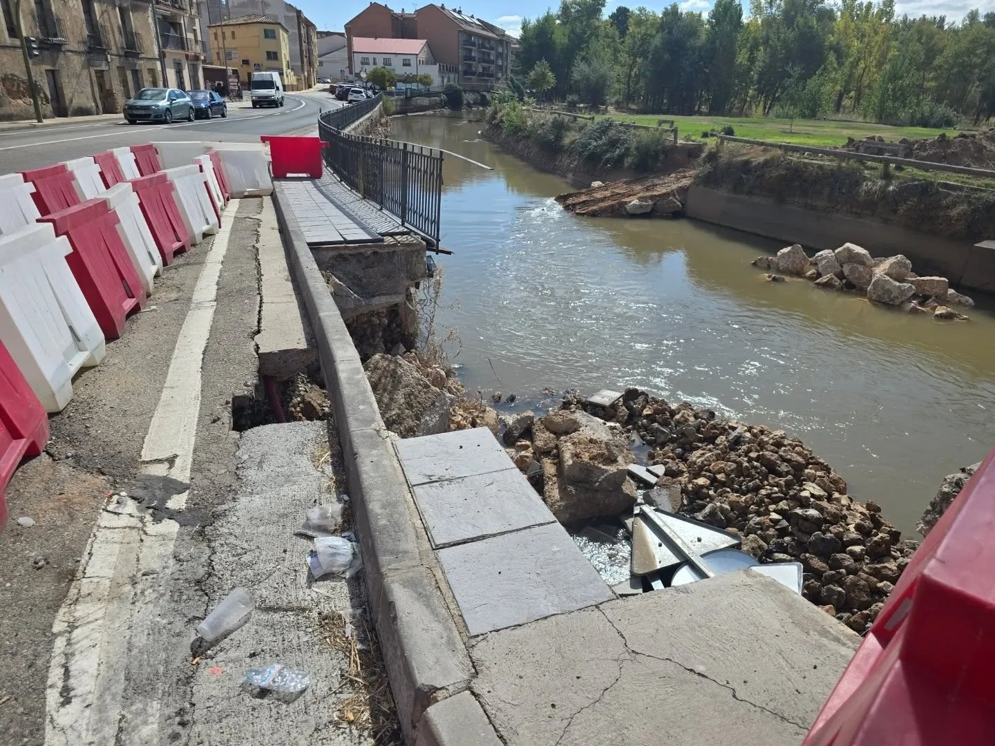 Cae el muro de contención del puente de San Esteban. /Ayuntamiento de San Esteban de Gormaz. 