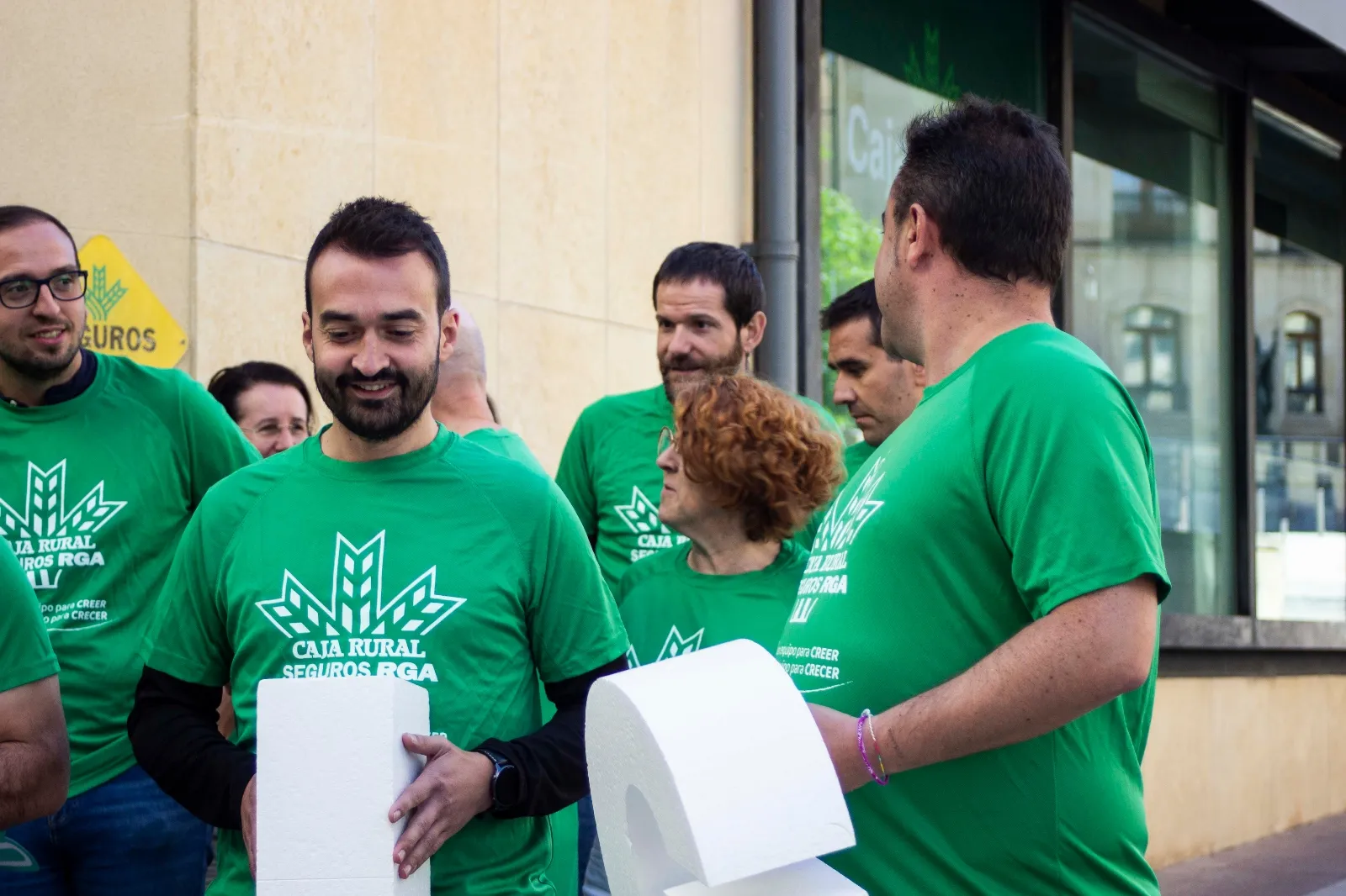 Foto 7 - Caja Rural de Soria celebra su &lsquo;d&iacute;a de la camiseta&rsquo; con su solidaridad volcada en Valencia