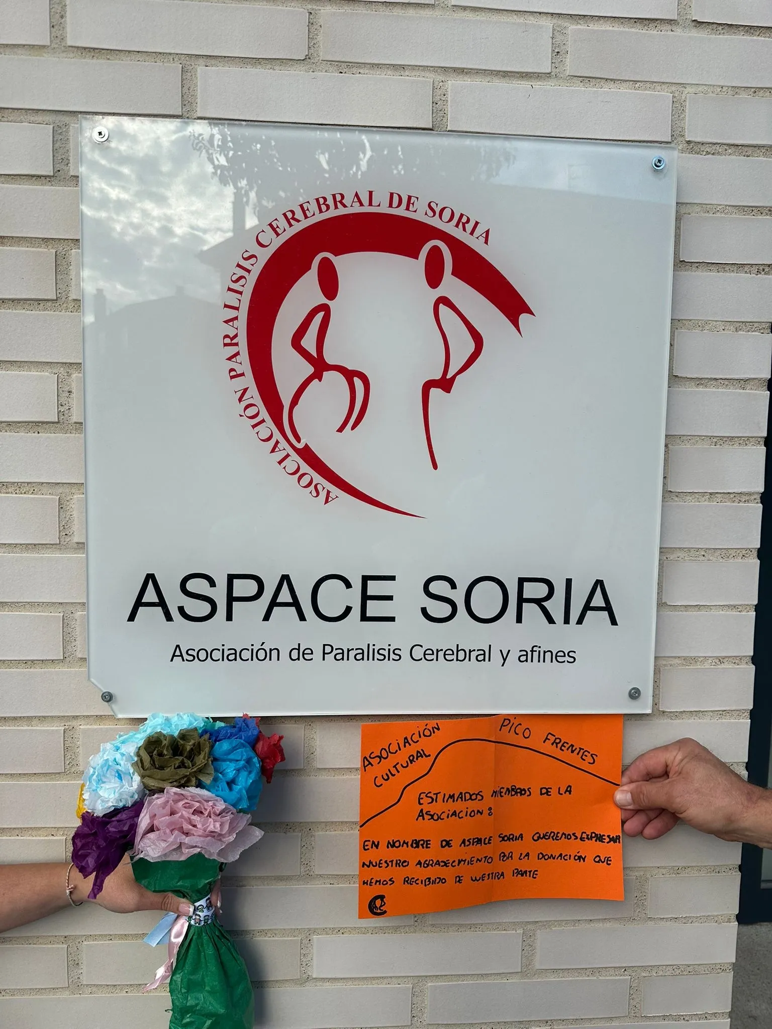 Foto 2 - El &uacute;ltimo gesto de la Asociaci&oacute;n Pico Frentes: una donaci&oacute;n a ASPACE Soria